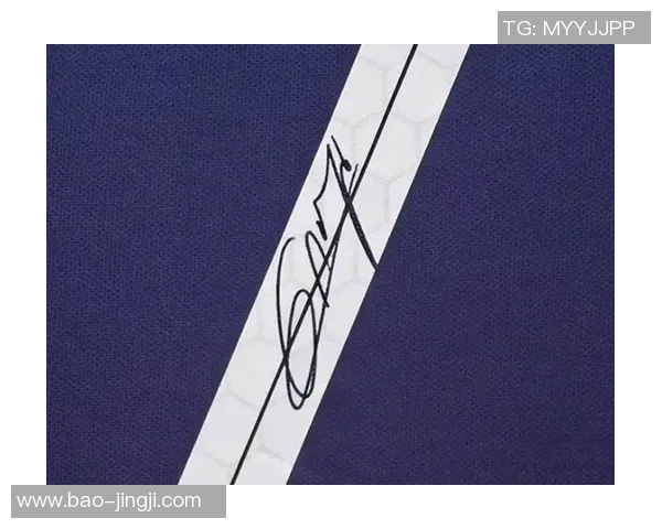 权威认证足球球星亲笔签名收藏证书价值解析